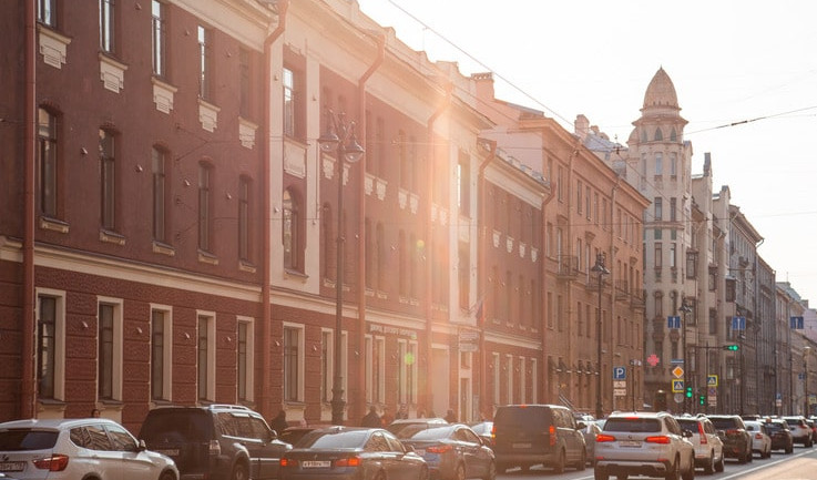 Немного солнца в холодном стекле: экскурсия с посещением парадных Петроградской стороны – пешеходные экскурсии 