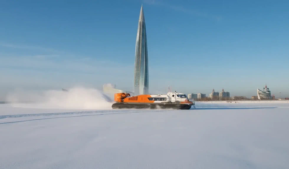 Ледяной драйв: прогулки на судах на воздушной подушке по Неве от 2200 рублей