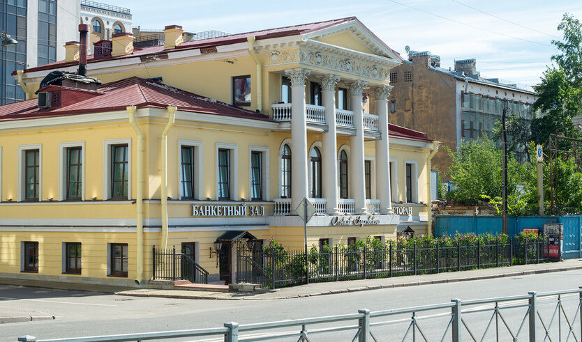 Особняк А. И. Глуховского — Дворцы и особняки