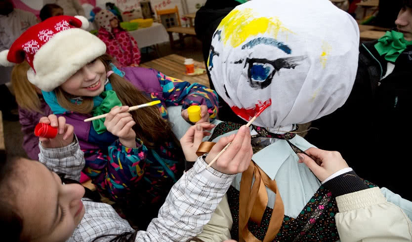Масленица идет, блин да мед несет! (для школьных групп) — Экскурсии для школьников в Санкт-Петербурге под заказ от 1135 рублей