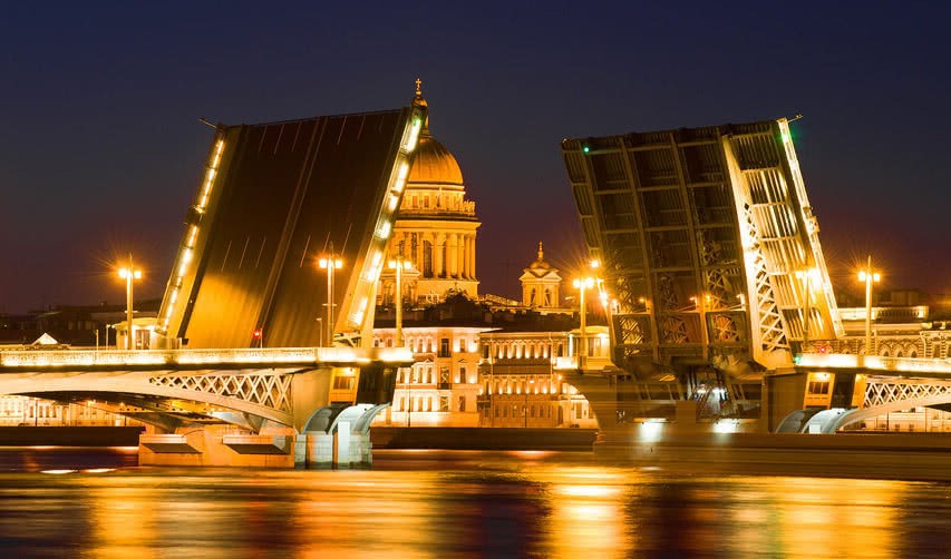 Обложка статьи Как добраться до Санкт-Петербурга из Москвы 2025