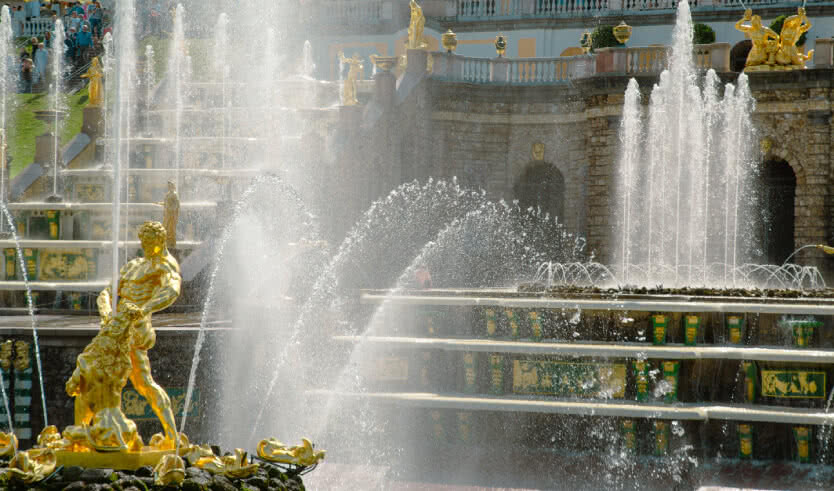 Фонтаны Петергофа – выпускные вечера для 11 класса от 10450 рублей