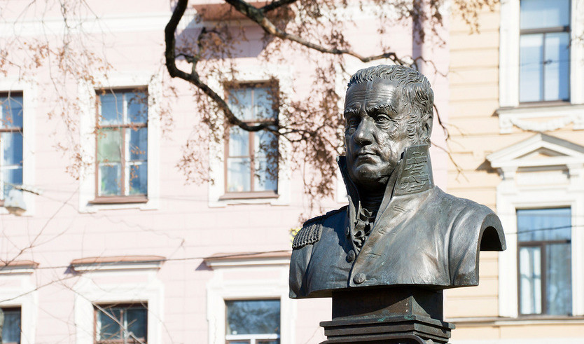 Необычные истории про обычные памятники Петербурга — автобусная экскурсия