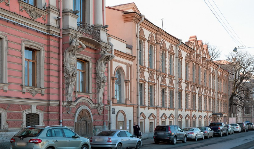 Здание библиотеки им. В. В. Маяковского на набережной реки Фонтанки, д. 44 – музеи и общественные учреждения от 650 рублей