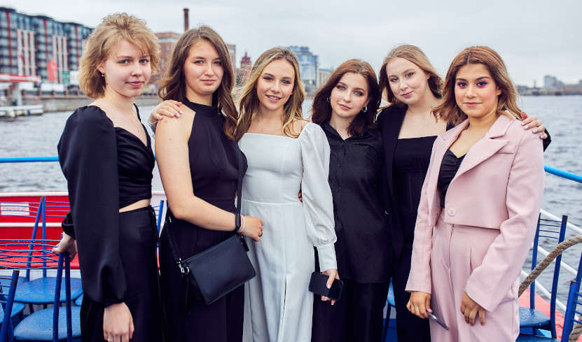 Выпускной на теплоходе (9 класс) — выпускные от 6650 рублей