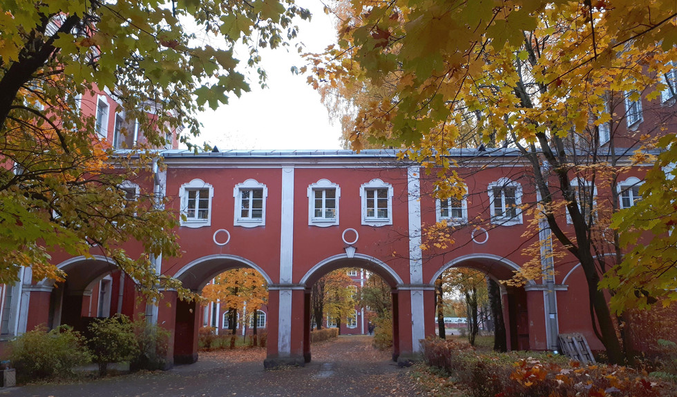 Переход между корпусами 9 и 11 – пешеходные экскурсии от 1000 рублей