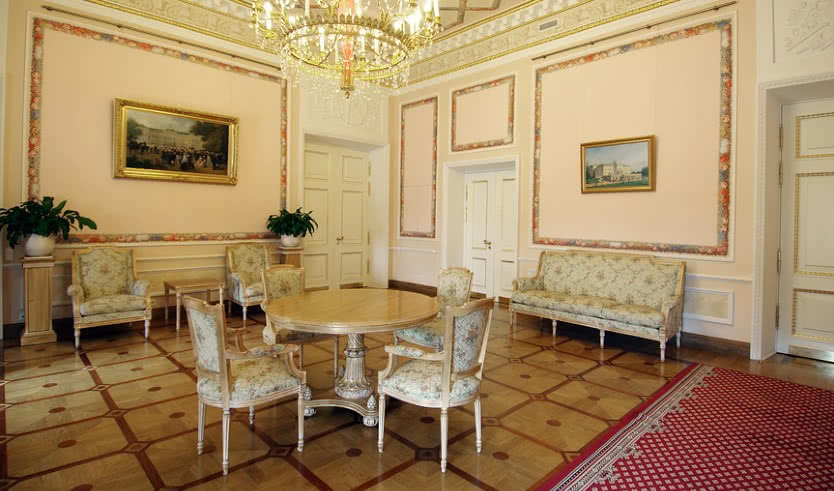 Дворец и вино: ароматное путешествие в Стрельну (Константиновский дворец + дегустация вин) – необычные экскурсии от 33000 рублей