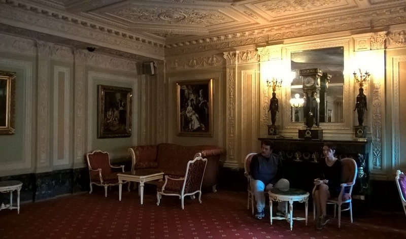 Зал с картинами – дворцы и особняки от 2000 рублей