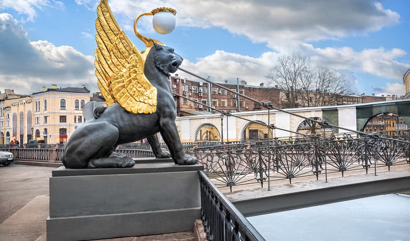 Грифоны на Банковском мосту — Туры в Москву от 32620 рублей 