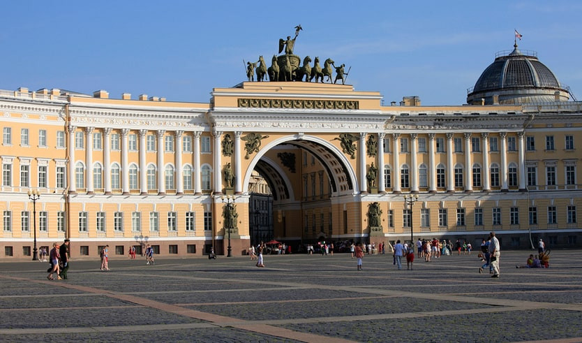 Дворцовая площадь – сборные туры в Санкт-Петербург от 19140 рублей
