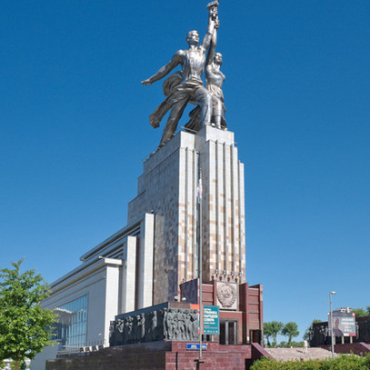 Рабочий и колхозница