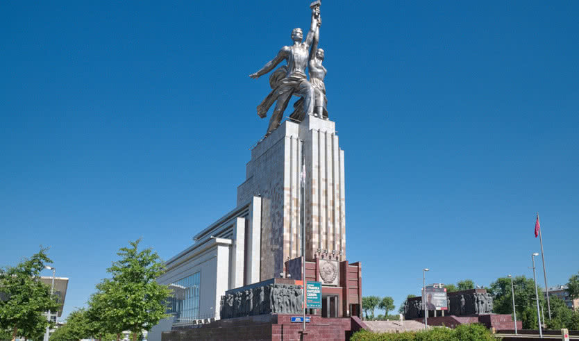 Рабочий и колхозница