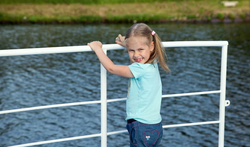 Девочка на теплоходе — Для 4 класса от 1275 рублей