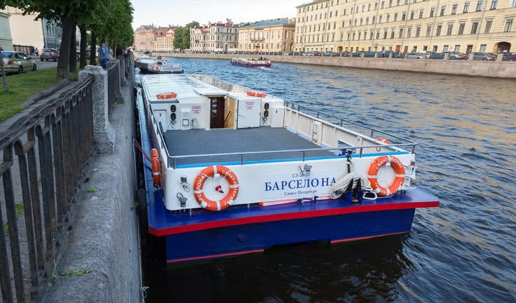 Аренда теплохода «Барселона» – аренда теплохода в СПб от 13000 рублей