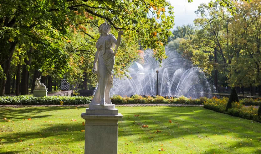 VIP-экскурсия в Петергоф на катере – Индивидуальные (VIP) экскурсии и туры в Санкт-Петербурге от 42700 руб.