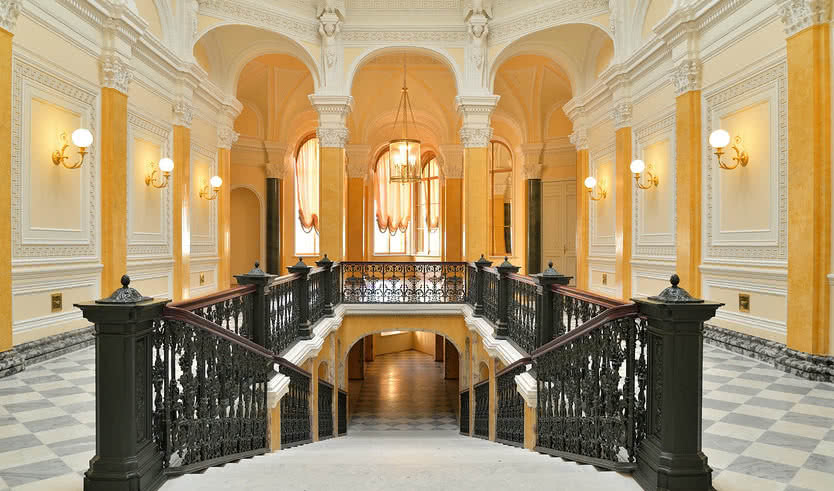 Парадная Мраморная лестница — экскурсии для школьников от 940 рублей