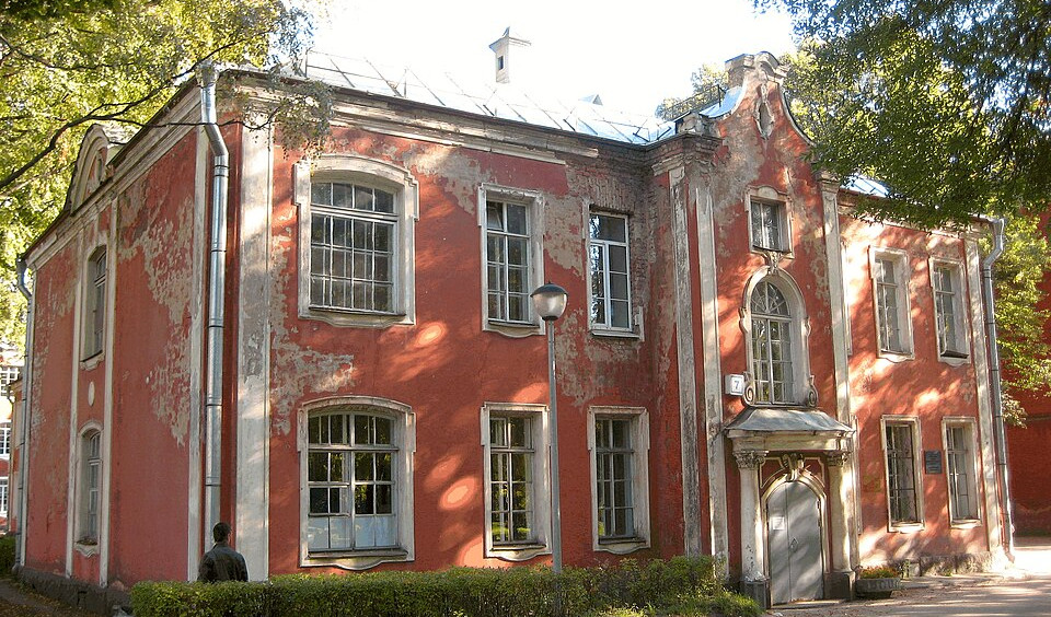 Корпус 7 – пешеходные экскурсии от 1000 рублей