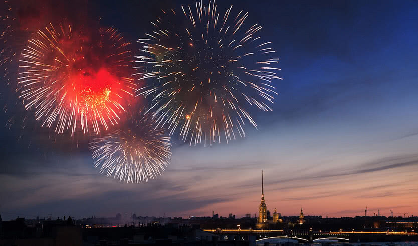 Салют 9 мая в Санкт-Петербурге – водные экскурсии по рекам и каналам