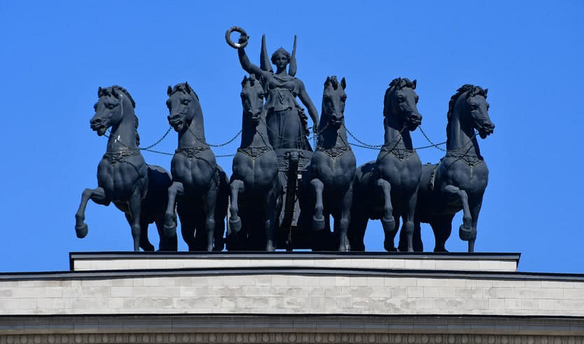 Колесница на Триумфальной арке – туры по России от от 17400 рублей