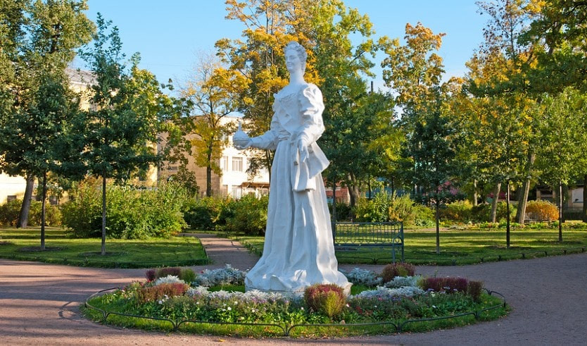 Двор в усадьбе Г. Р. Державина — дворцы и особняки от 1150 рублей