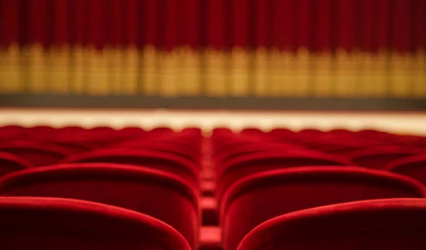 «Не все театры начинаются с вешалки» (театр комедии им. Н.П. Акимова) - экскурсия для групп — Интерьерные