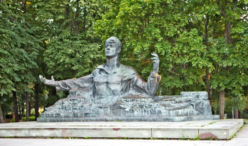 Памятник С. А. Есенину – туры по Центральной России от 13500 рублей