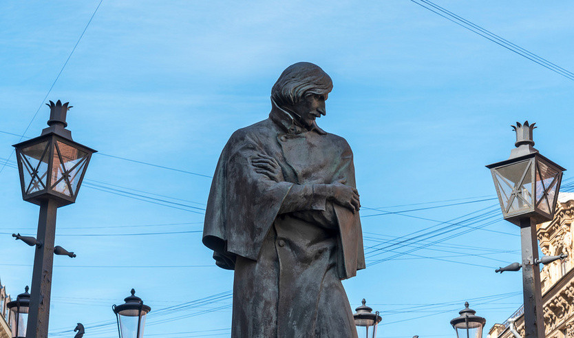 Памятник Гоголю – Сборные экскурсии для школьников в Санкт-Петербурге от 1200 рублей