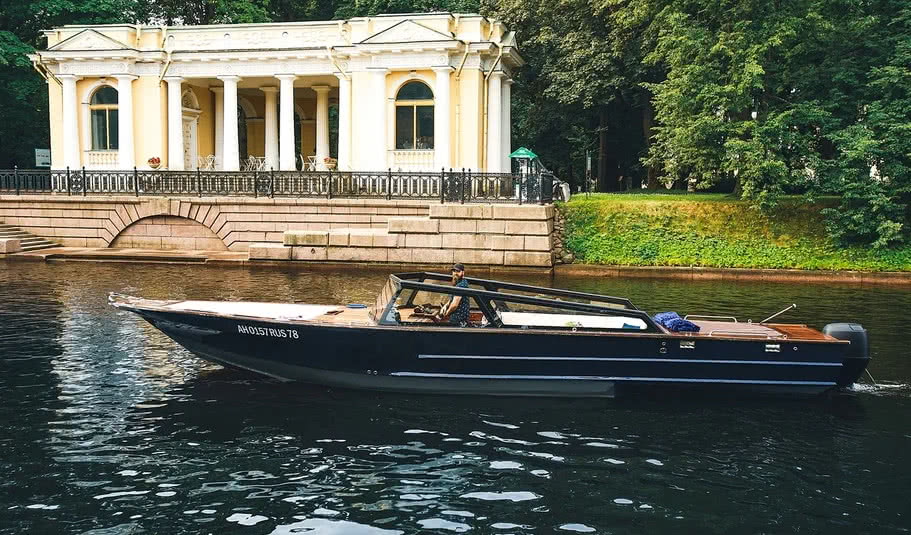 Аренда катера «Blueberry» – аренда катера в СПб от 17000 рублей