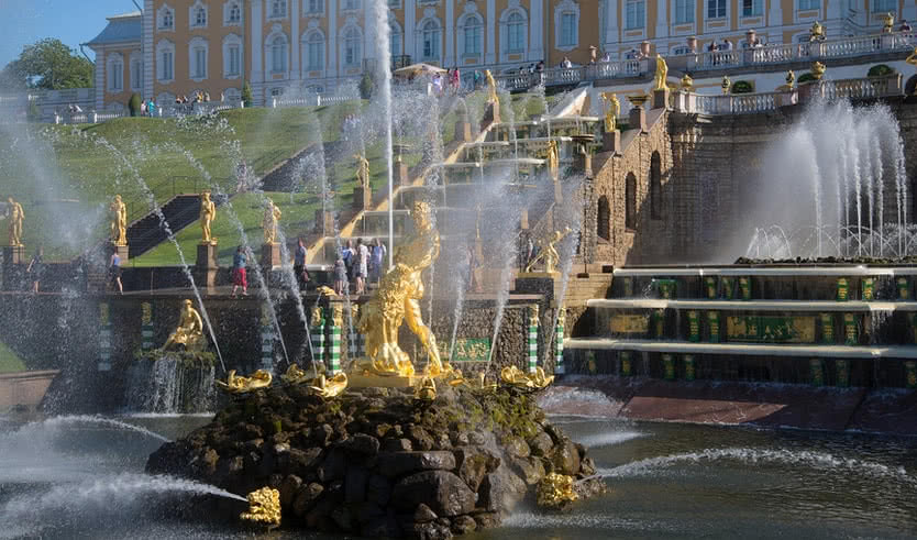 Статуя Самсона – индивидуальные (VIP) экскурсии и туры в Санкт-Петербурге от 15000 рублей