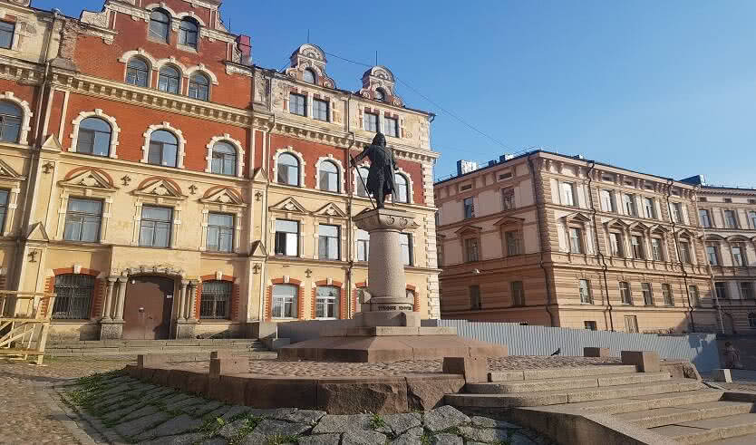 Памятник Торгильсу Кнутссону - Индивидуальные экскурсии в Санкт-Петербурге от 4650 рублей