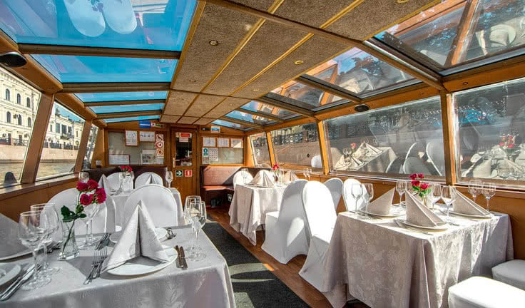 Нижняя палуба – аренда теплохода в СПб от 8000 рублей