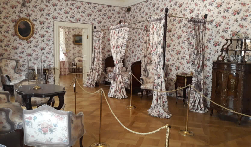 Ораниенбаум (Большой Меншиковский дворец) – автобусные экскурсии для организованных групп от 1350 рублей