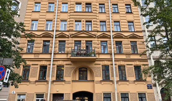 Новый офис туроператора «Прогулки» - Фасад здания ул. Можайская, 14