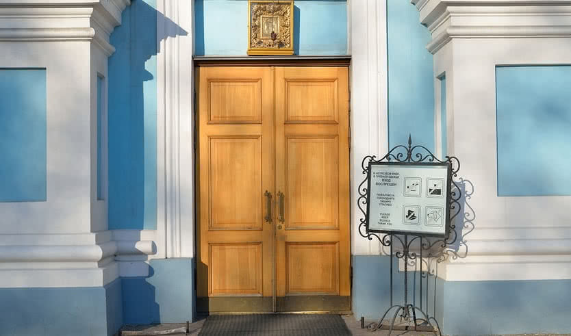 Вход в Николо-Богоявленский Морской собор – интерьерные экскурсии