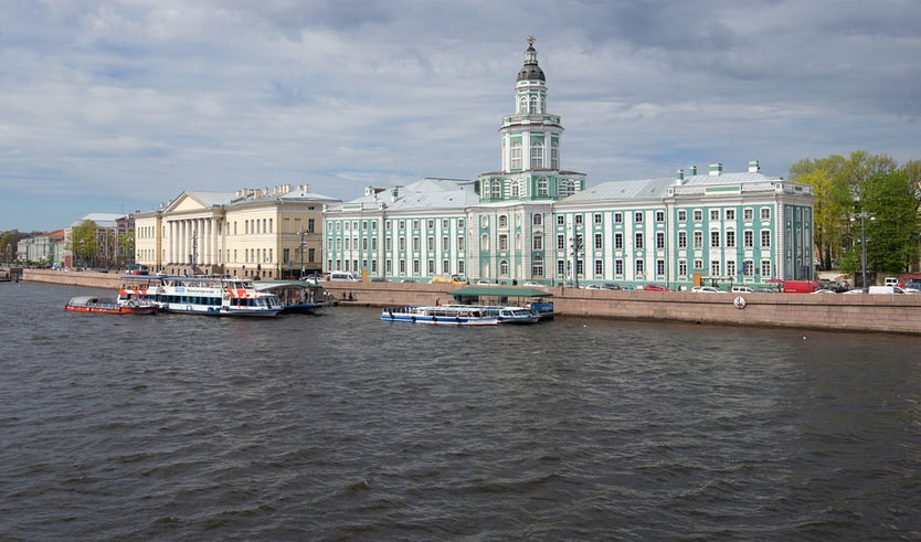 Университетская набережная – Пешеходные экскурсии от 600 рублей