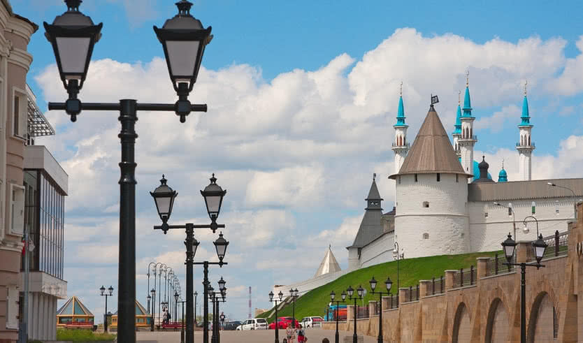 Вид на Казанский кремль с улицы Баумана – туры в Казань