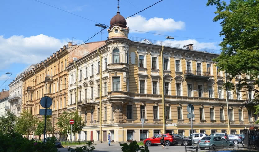 Парадные и дворы Васильевского Острова – пешеходные экскурсии от 1050 рублей
