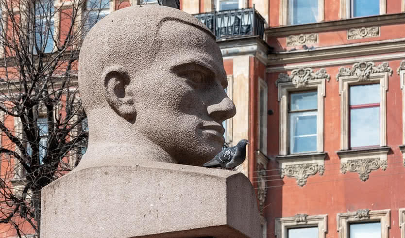 Памятник В. В. Маяковскому – экскурсии и программы для детей от 240 рублей