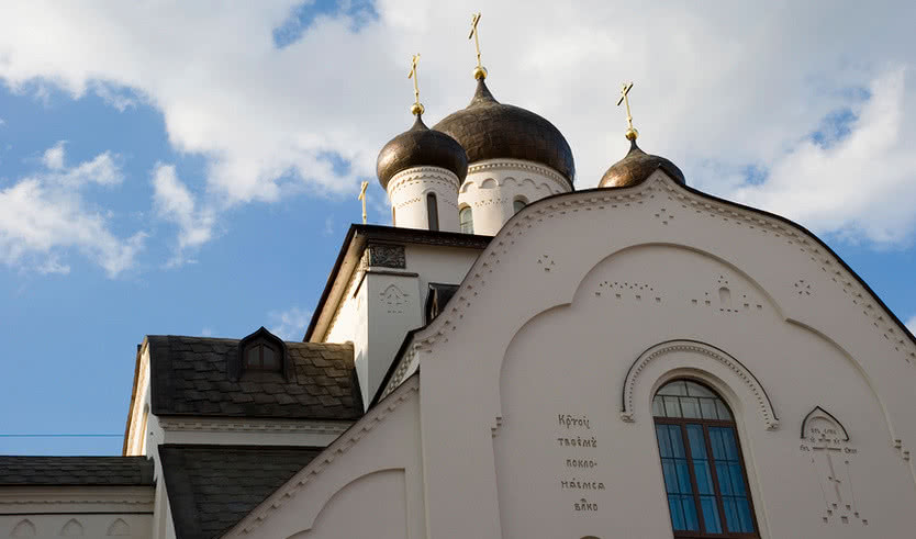 Фасад церкви – пешеходные экскурсии от 1350 рублей