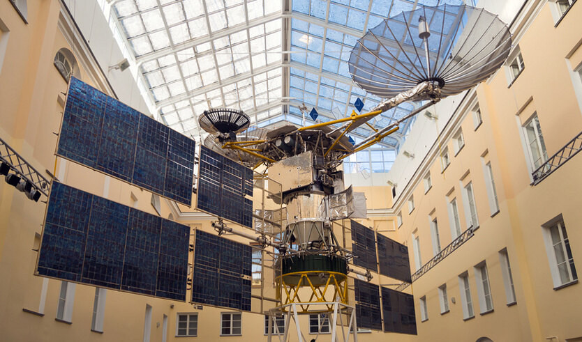 Бронзовый дворец канцлера Безбородко (Музей связи) — Музеи