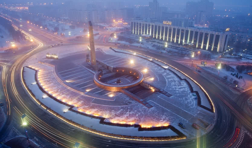 Монумент героическим защитникам Ленинграда – сборные экскурсии для школьников в Санкт-Петербурге