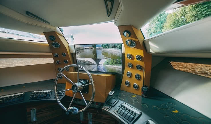 Пост управления – аренда катера в СПб от 6000 рублей