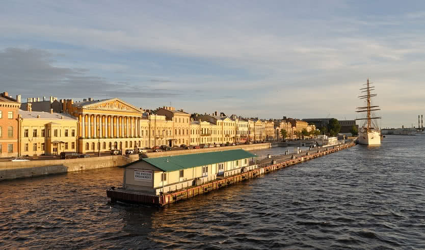 О людях и домах на Английской набережной (для заказных групп) – пешеходные экскурсии для заказных групп от 290 рублей