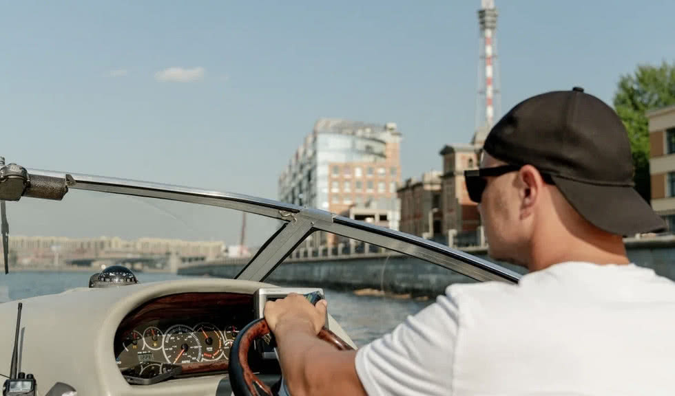 Катер Four Winns 238 Vista - Аренда катера в СПб от 6000 рублей