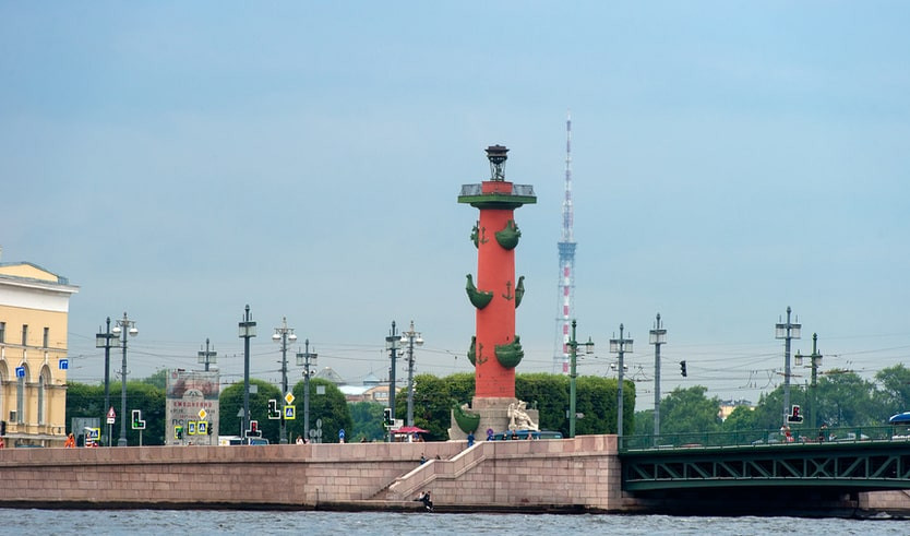 Ростральная колонна – пешеходные экскурсии от 800 рублей