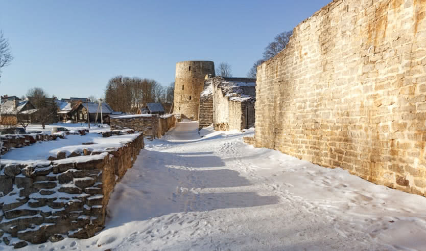 Изборская крепость – туры и экскурсии в Псков от 4490 рублей