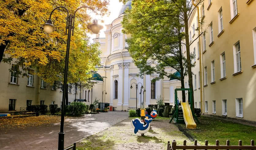 отель Катарина Гранд Палас – двор