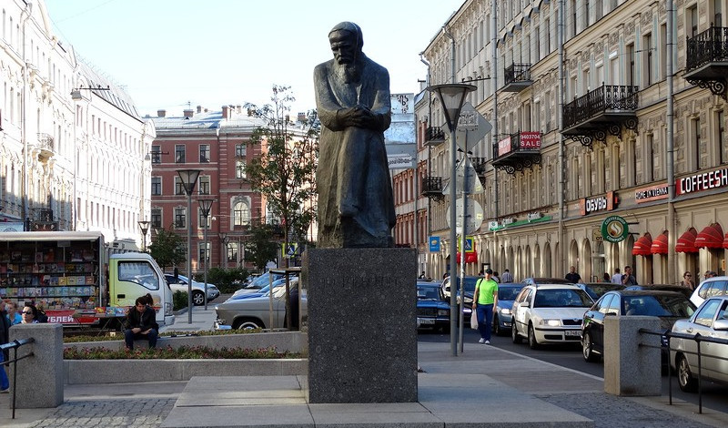 Памятник Достоевскому