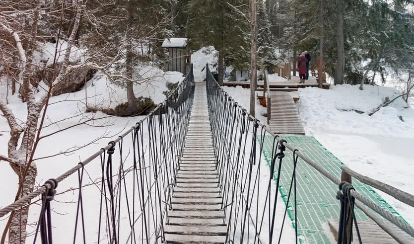 Подвесной мостик. Рускеальский водопад – новогодние туры в Карелию от 106400 рублей