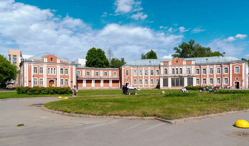 Административный корпус – пешеходные экскурсии от 1000 рублей